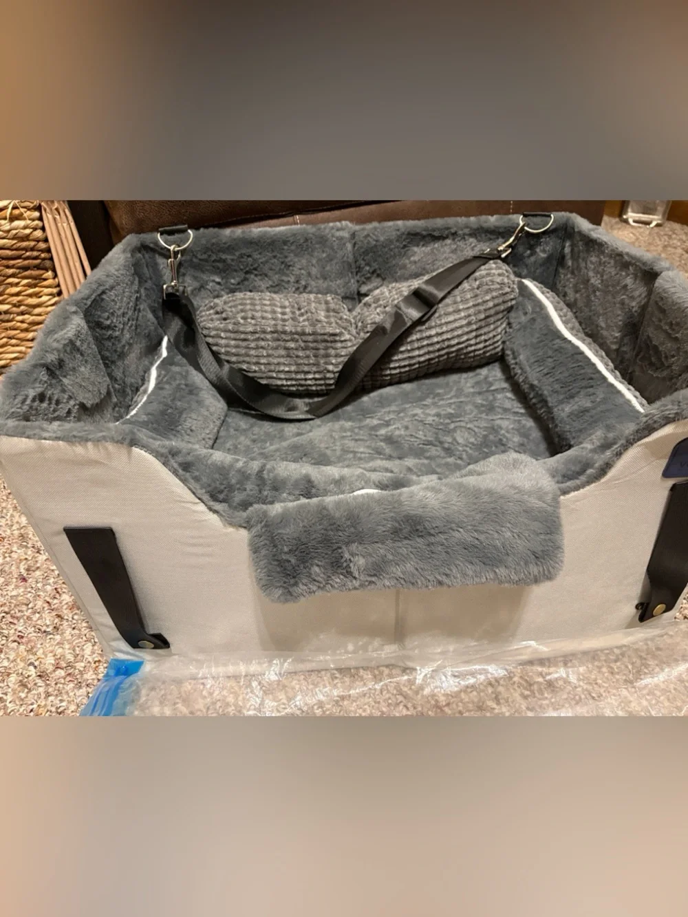 Plush Faux Fur Pet Booster bed travel Seat in Gray new out of box Carry on